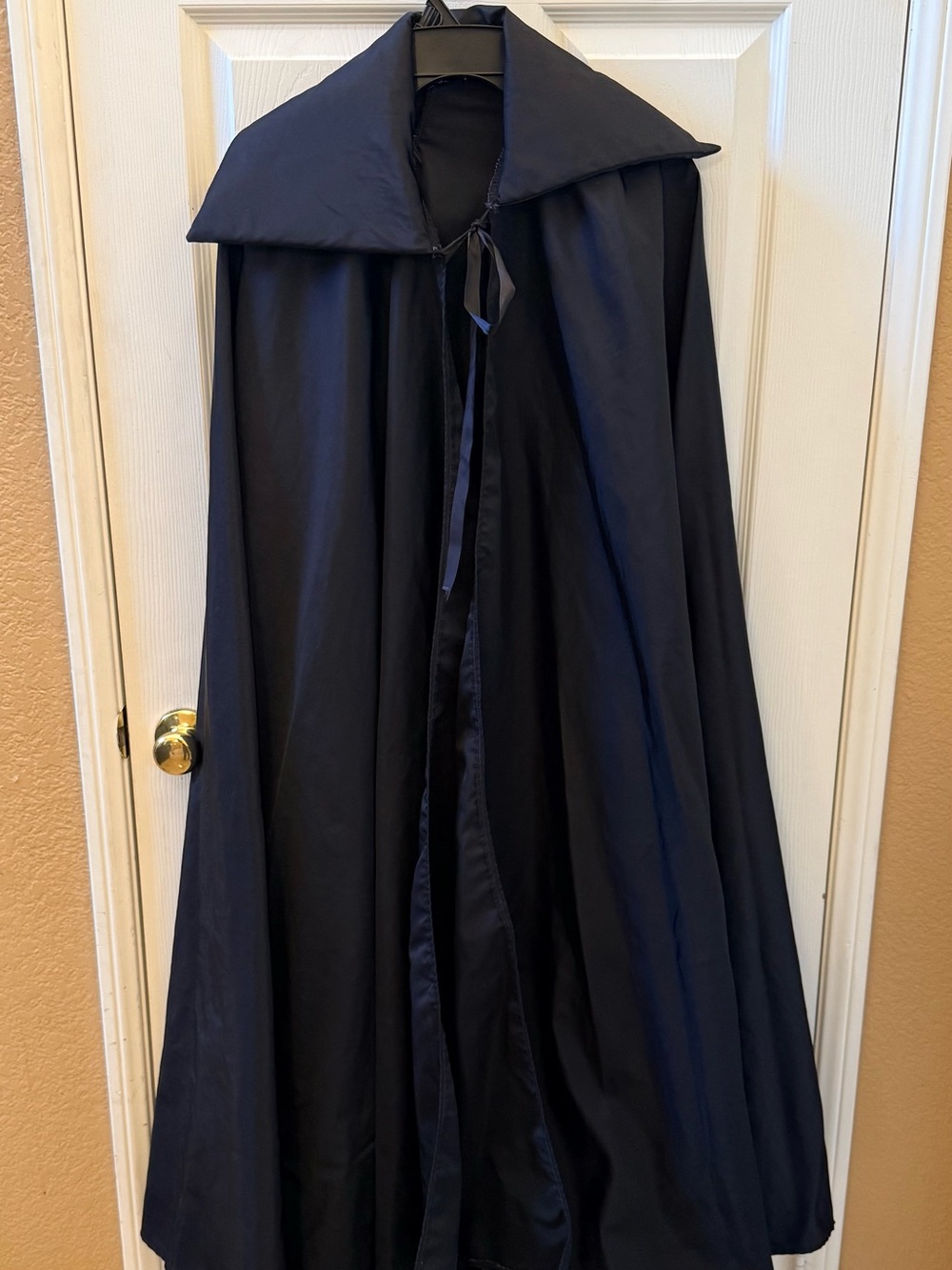 Classic Men's Black Full-Length Cloak with Hood